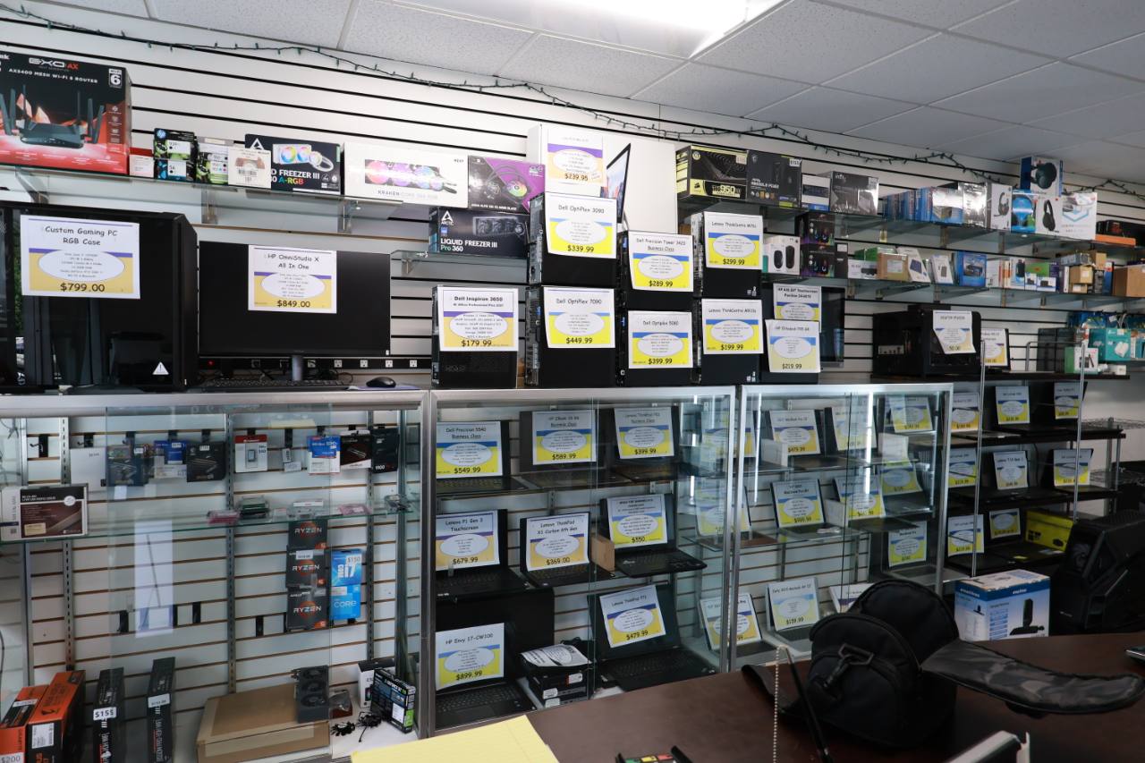 Laptop and desktop computer showroom at i-5 computers in vancouver, washington